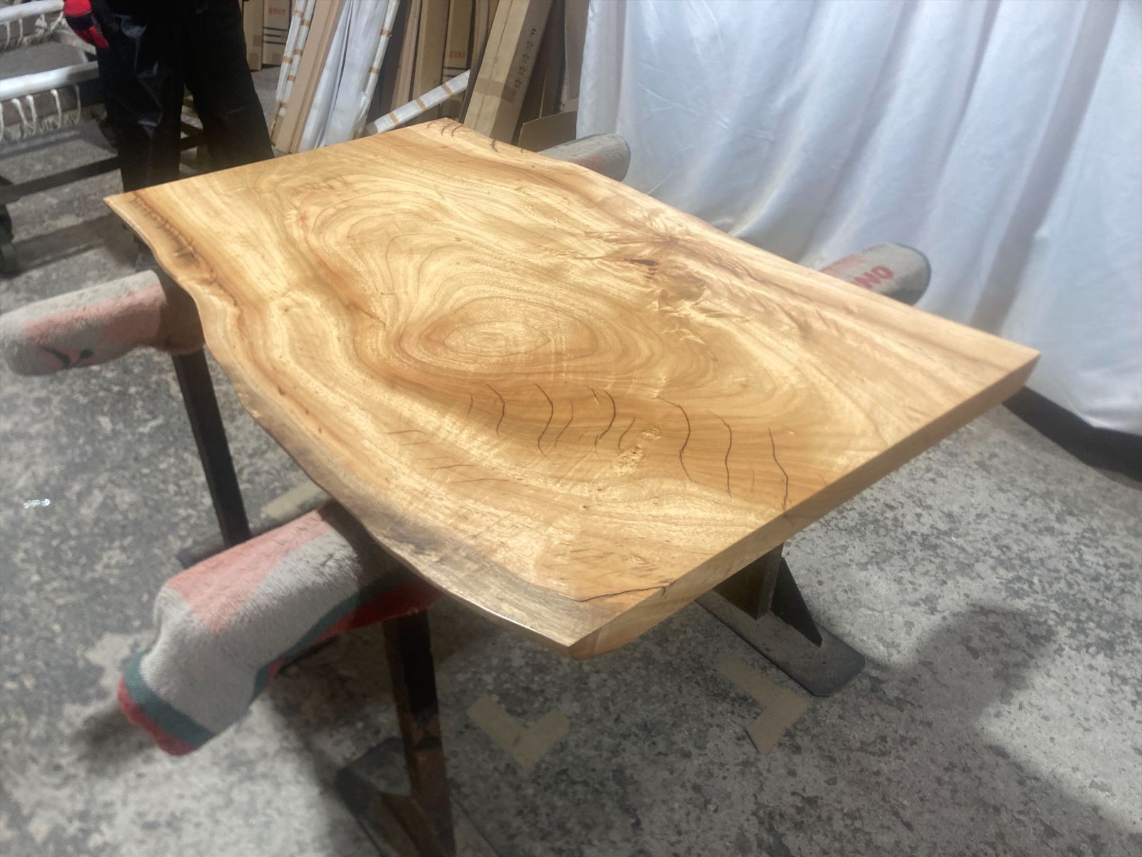 クス9250　楠　一枚板無垢材　1220x640-680-600x44mm ダイニングテーブル 　ローテーブル　センターテーブル　天板　樟　くすのき