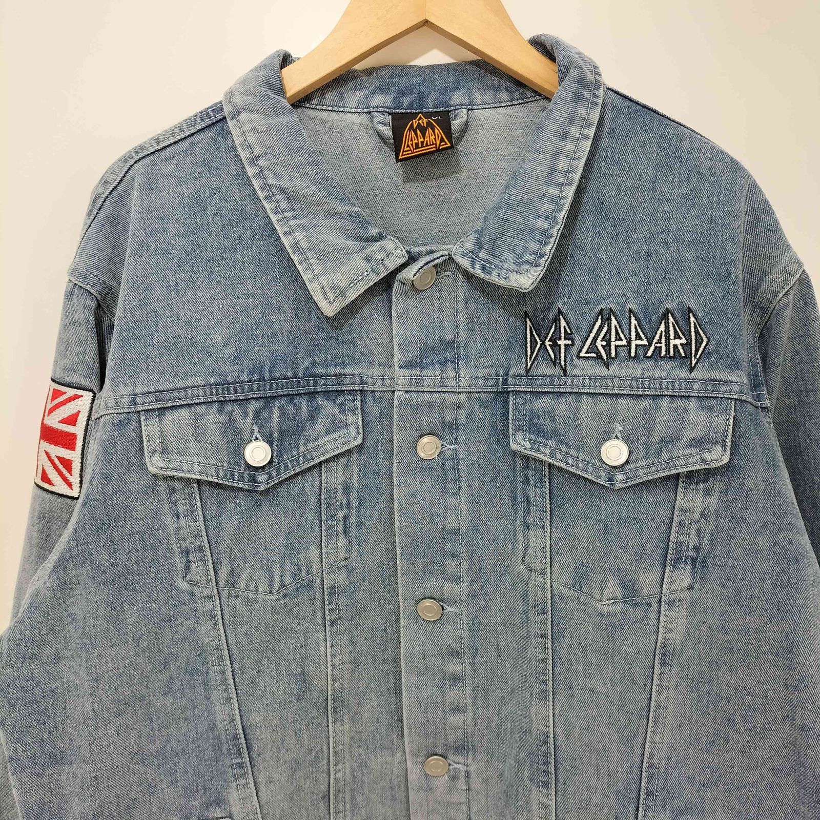 USED古着(ユーズドフルギ) World Tour 2023 Logo Denim Jacket デニムジャケット バトルジャケット 刺繍ワッペン ハードロック ヘヴィメタル NWOBHM メンズ import：X【中古】【ブランド古着バズストア】 ユーズドフルギ USED古着 World Tour 2023 Logo Denim Jacket デニム