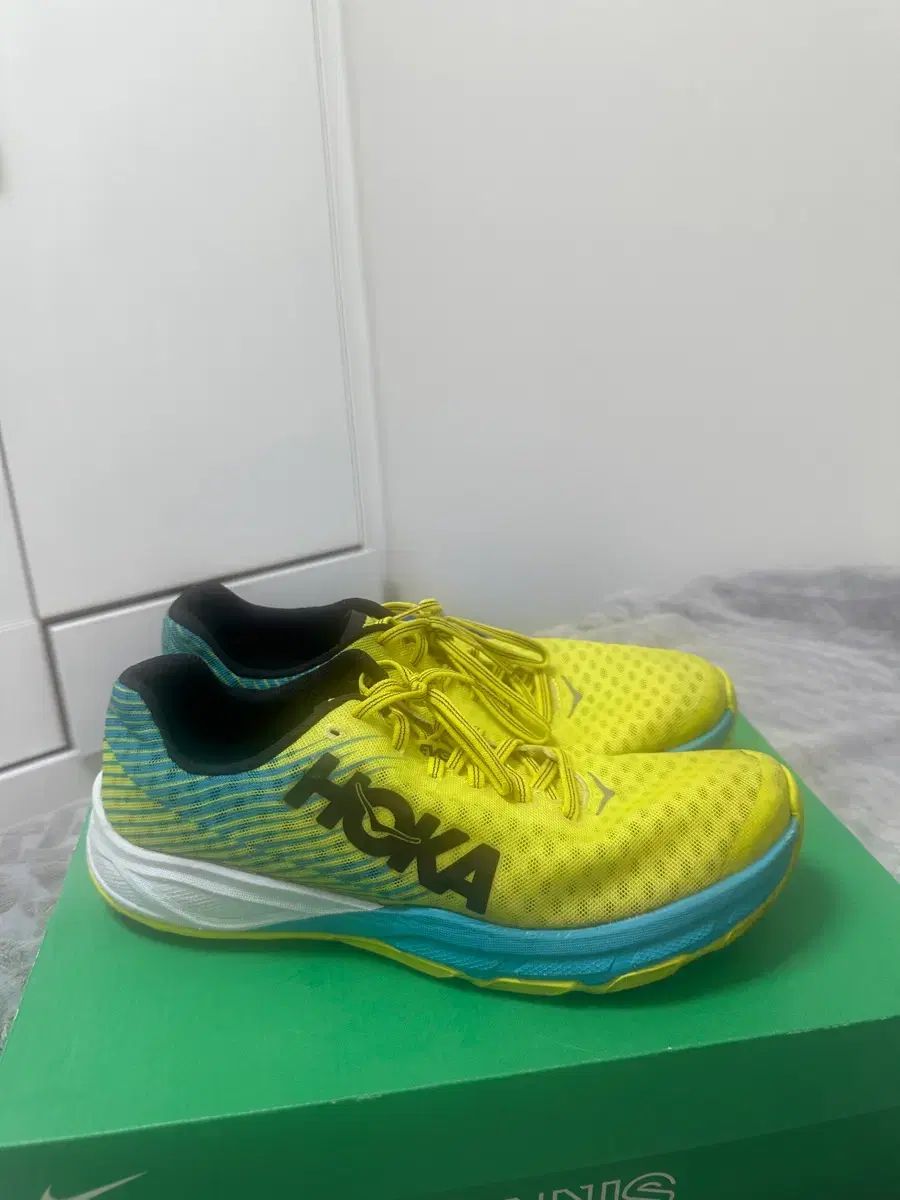 ホカオネオネ カーボンロケット 265 mm