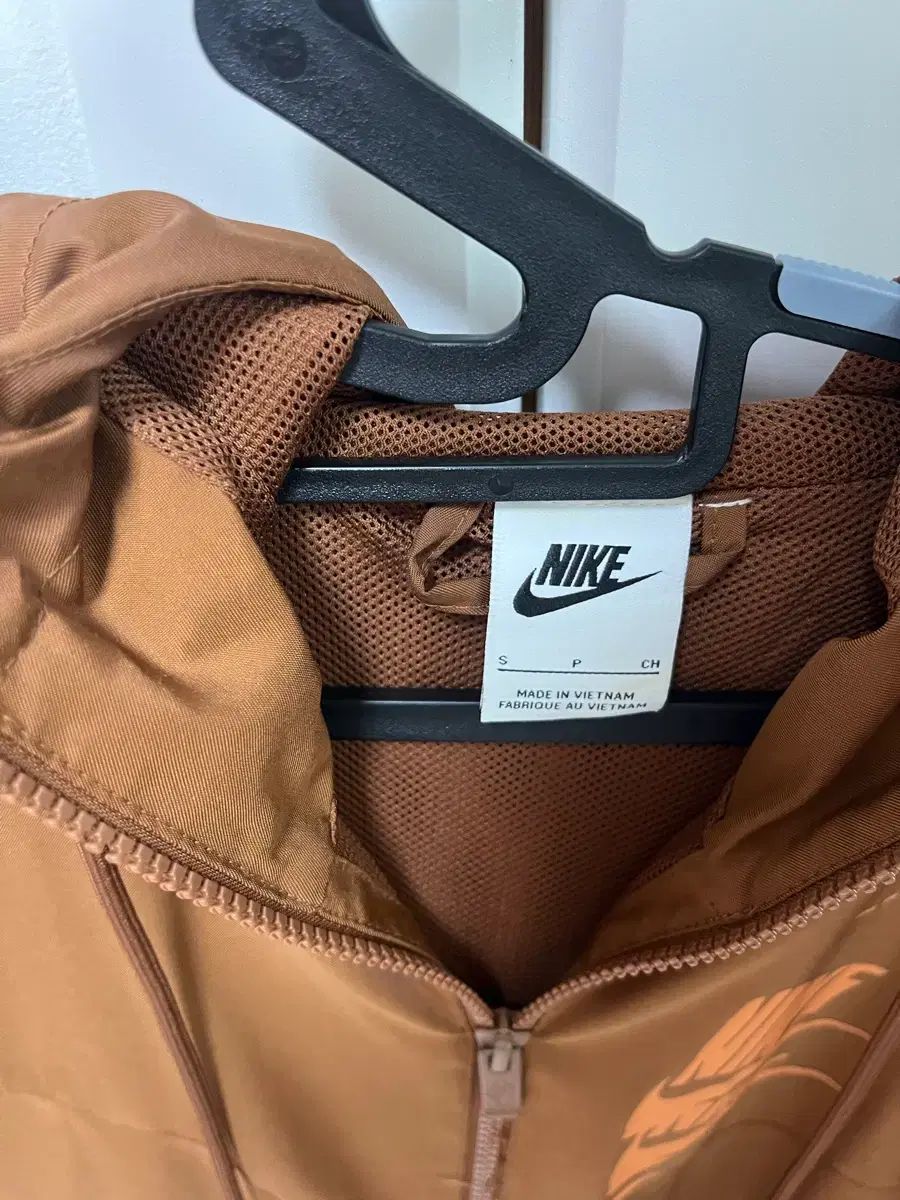 ナイキ ウィンドランナー ブラウン スポーツブラ S - メルカリ