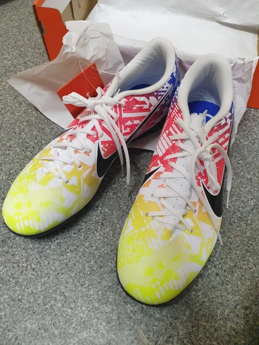 ナイキ サッカーシューズ ヴェイパー13 アカデミー フットサルシューズ 285