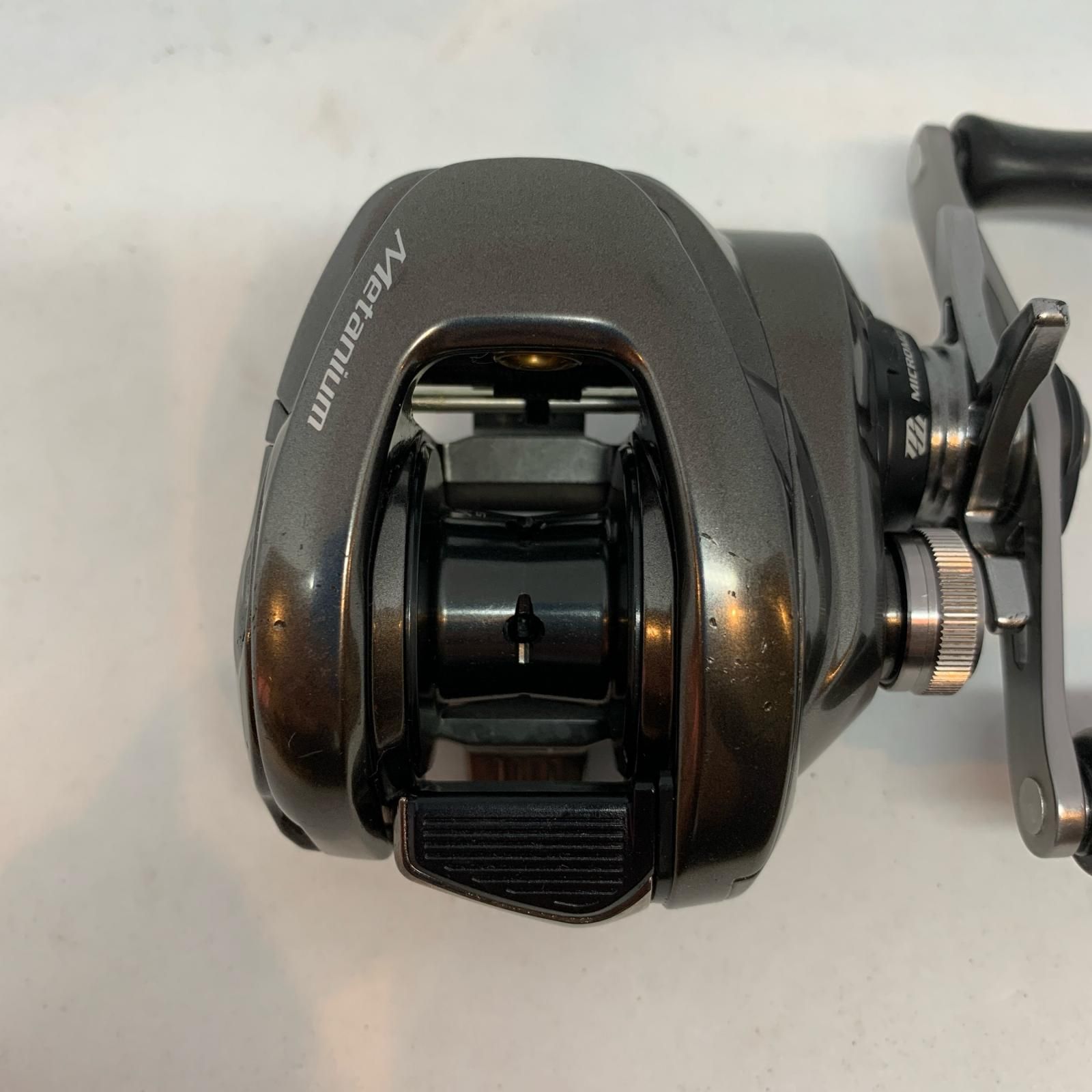 ττSHIMANO シマノ ベイトリール 20メタニウム 右ハンドル 04112