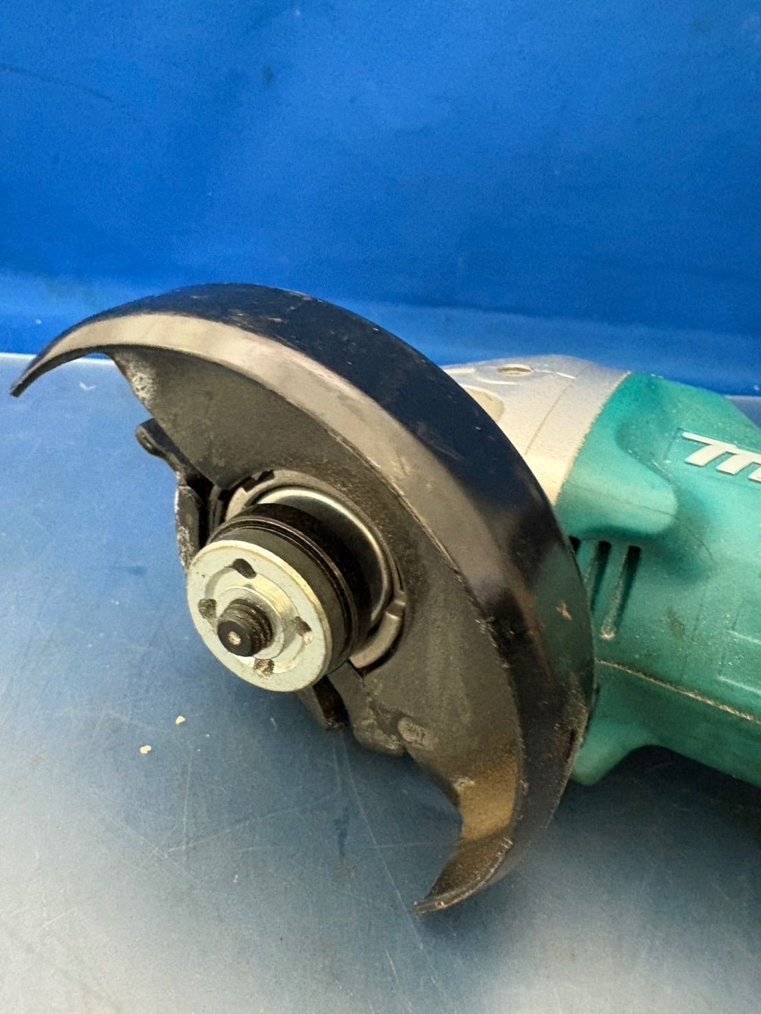 マキタ 充電式ディスクグラインダ GA 404 DN