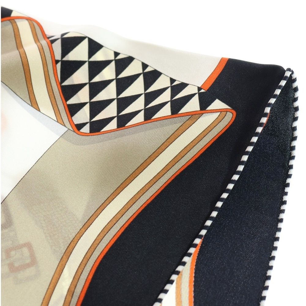 ホワイト×ブラック×オレンジ