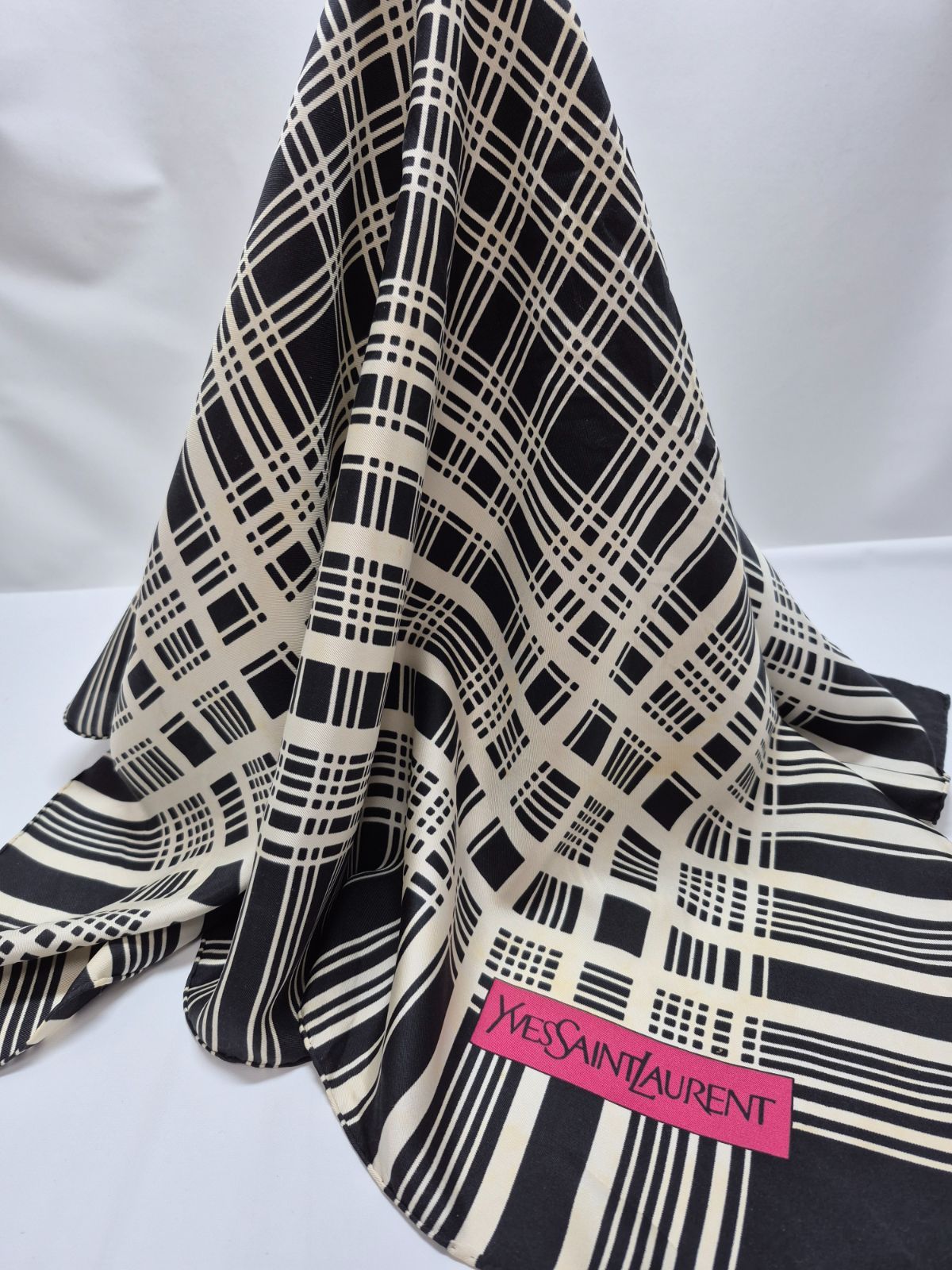 used品】YVES SAINT LAURENT レディーススカーフ シルク100% - メルカリ