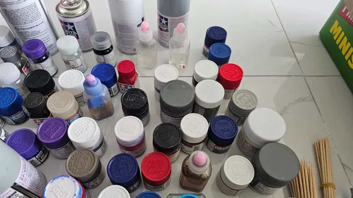 ディスパイア 無洗浄エアブラシとディスパイア塗料6種とビートルバグコンプとロック