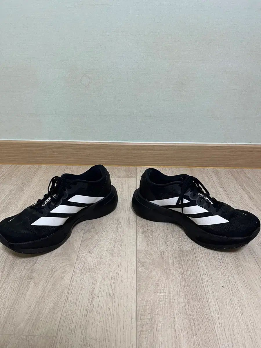 アディダス アディゼロ エボSL ランニングシューズ 255