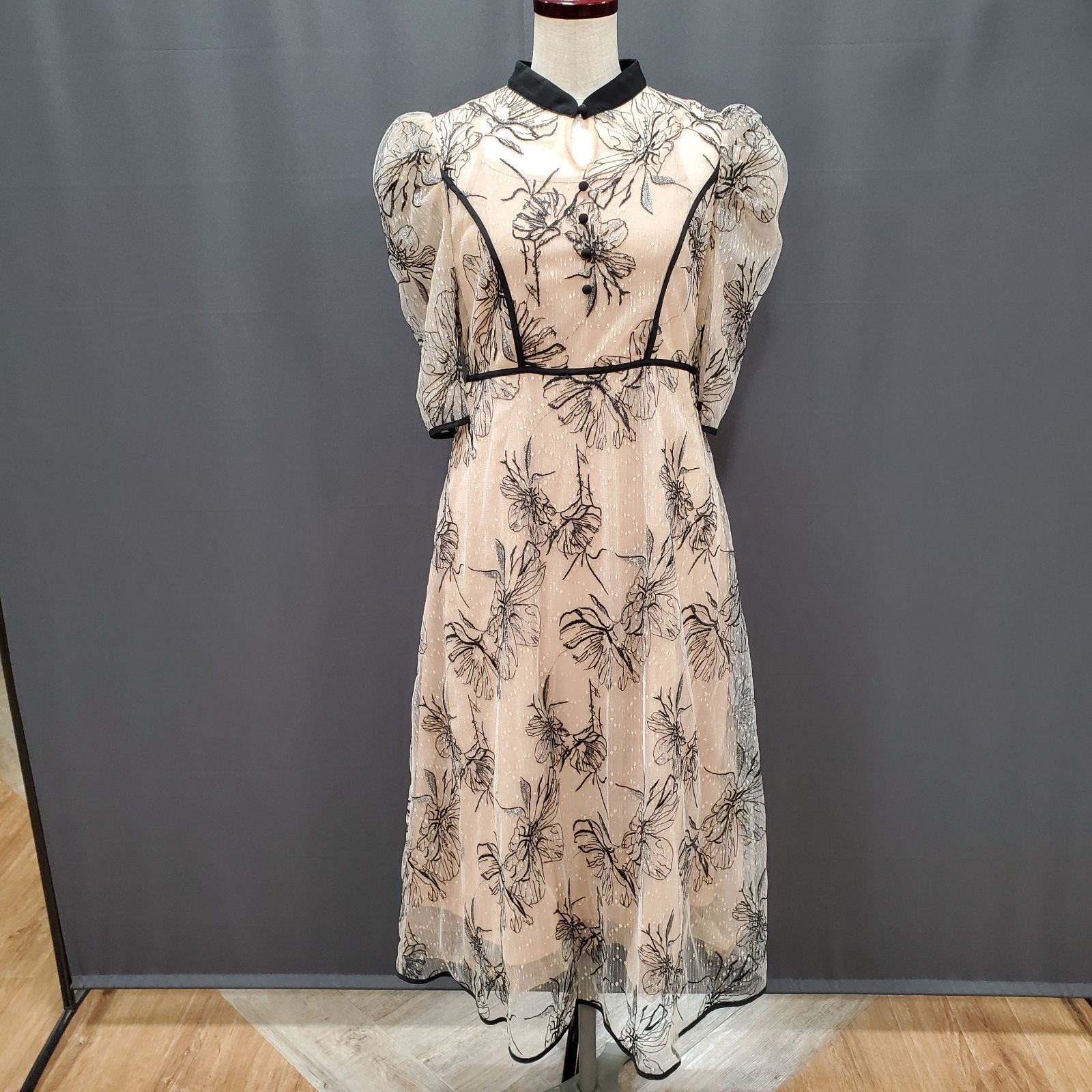 パイピングハイネック花柄ラメレースワンピースドレスMサイズ パイピングハイネック花柄ラメレースワンピースドレスMサイズ