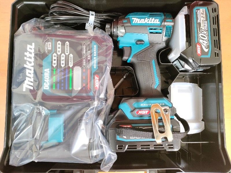 マキタ 青 40 V max 充電式インパクトドライバ バッテリ 充電器 ケース付 長期