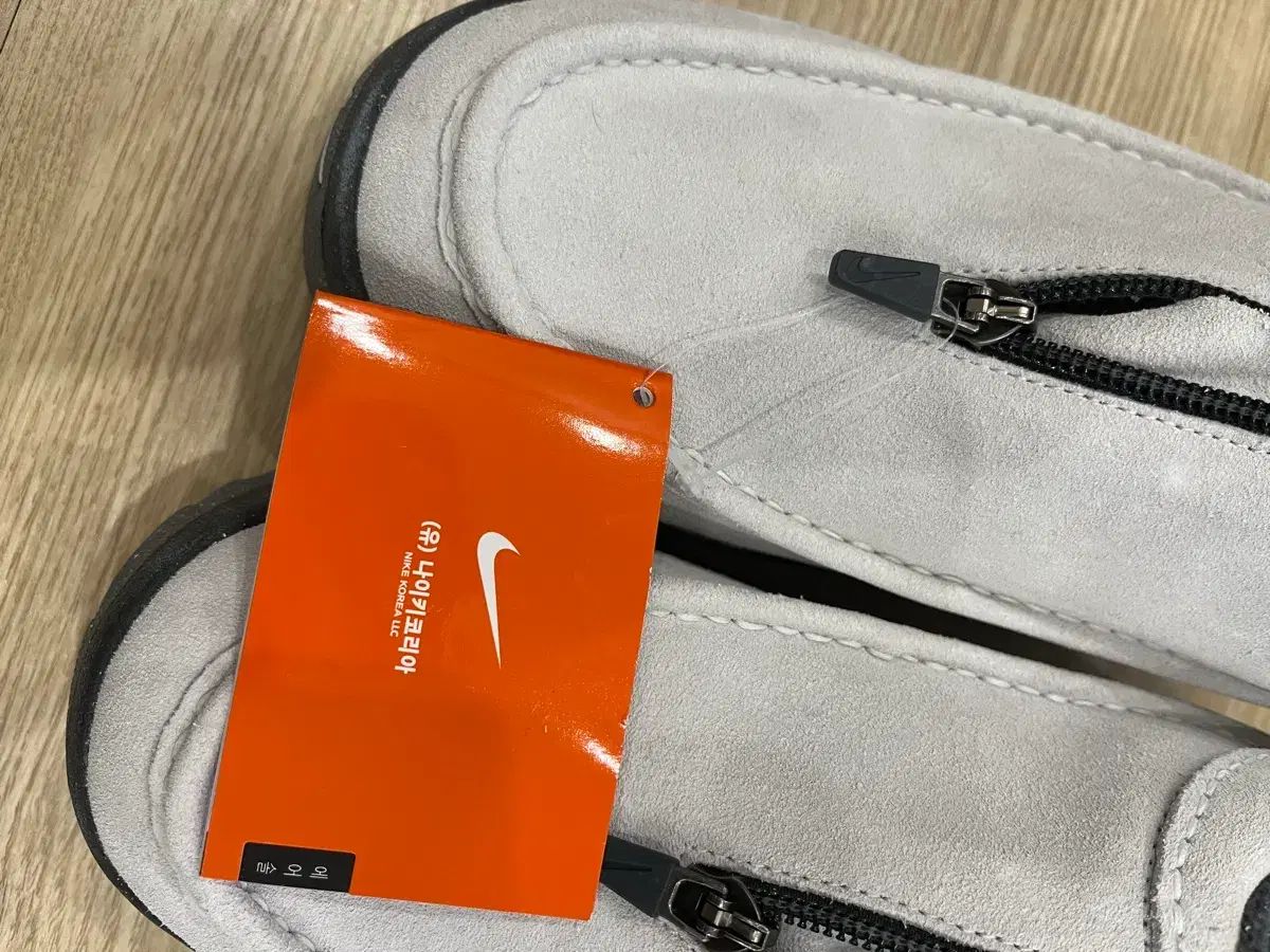  ナイキ ACG IZY フォトン ダスト 275 mm 登山靴 トレッキングシューズ アウトドアシューズ