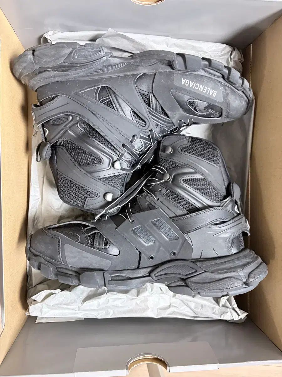 バレンシアガ トラック ハイク ブラック 42