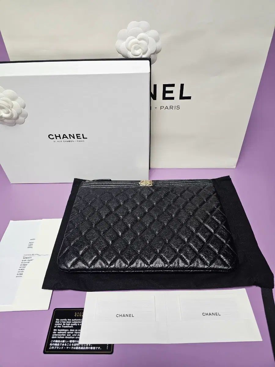 CHANEL シャネル 30番台 BOY ボーイ 光沢 ゴールド キャビア クラッチバッグ Mサイズ ブラック
