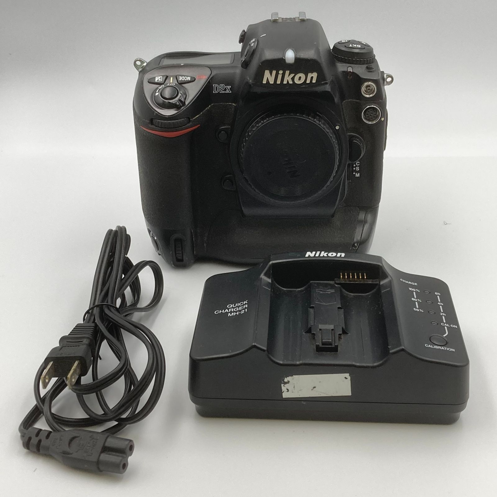 Nikon D2X デジタル一眼レフカメラ 本体と充電器 √ Nikon ニコン D2X デジタル一眼レフ ボディ バッテリー 充電器 付属
