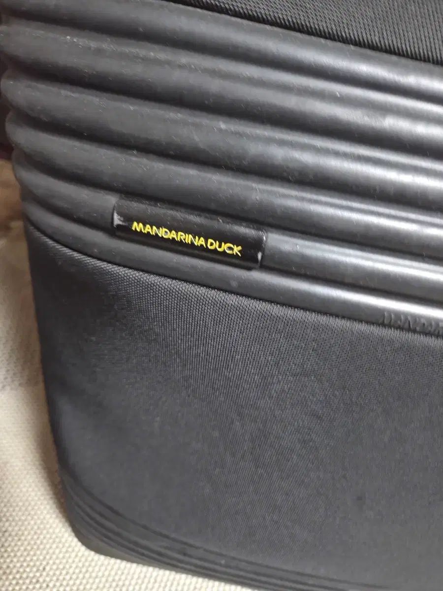 マンダリナダック ブラック 旅行用 キャリアー28