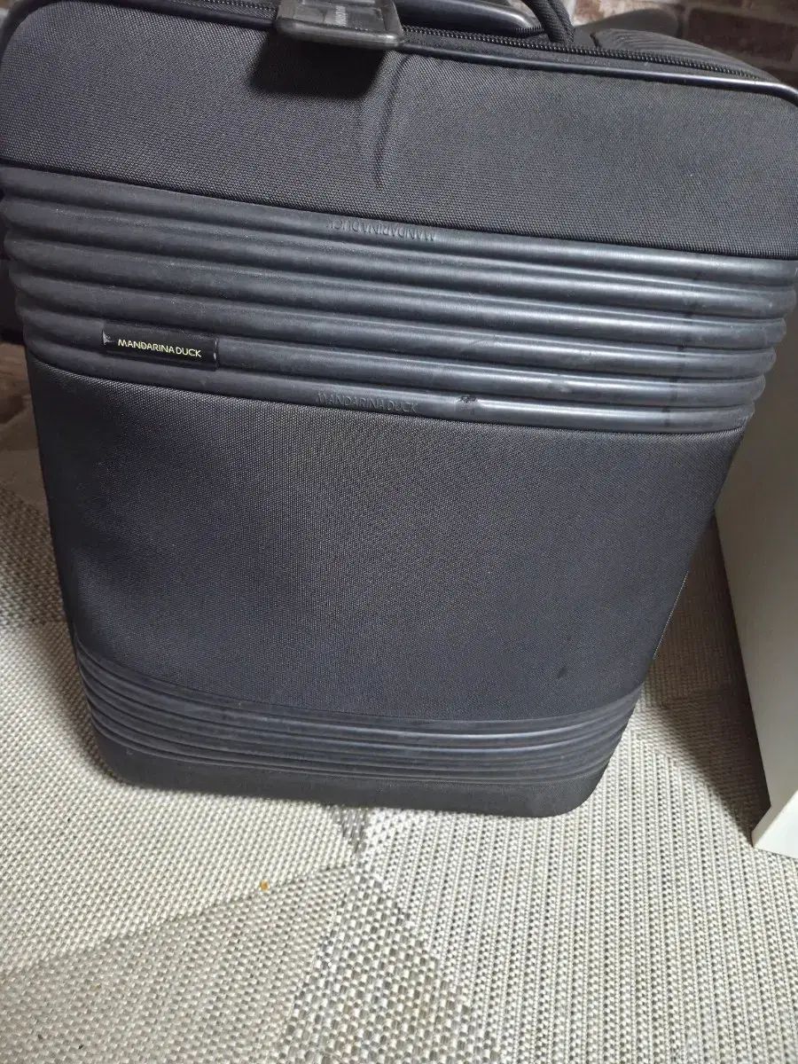 マンダリナダック ブラック 旅行用 キャリアー28