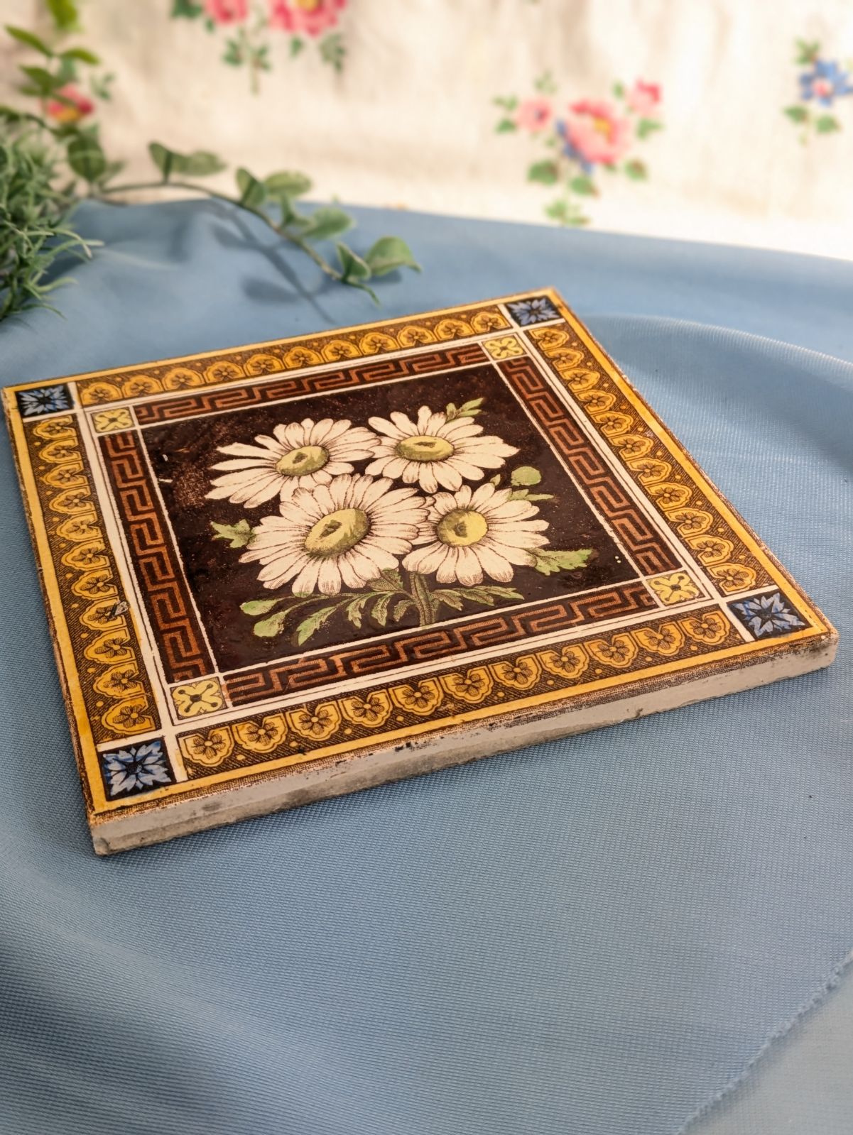 イギリス アンティーク タイル トリペット マーガレット