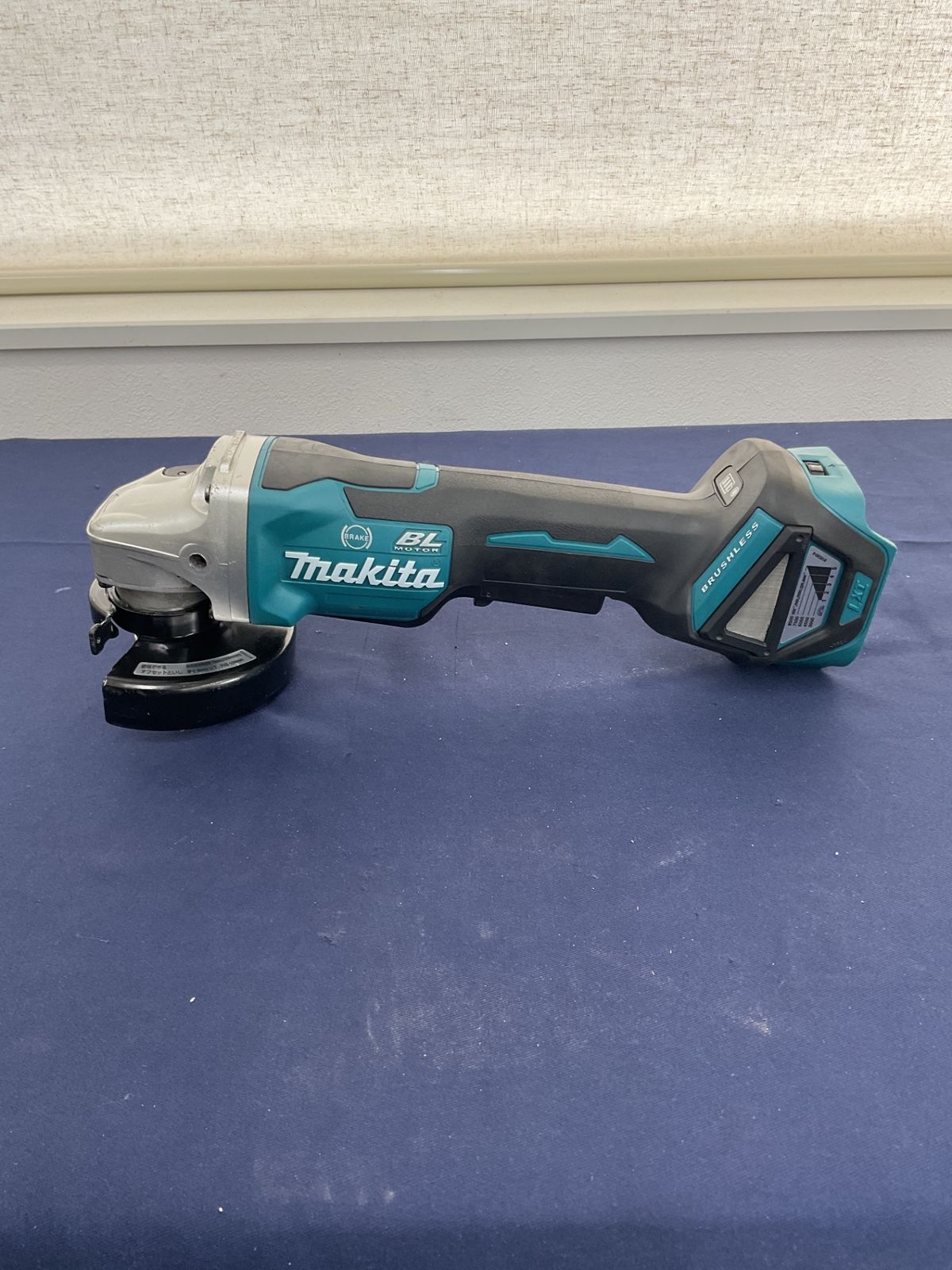 ☆マキタ(makita) 100mmコードレスディスクグラインダ GA418DZ