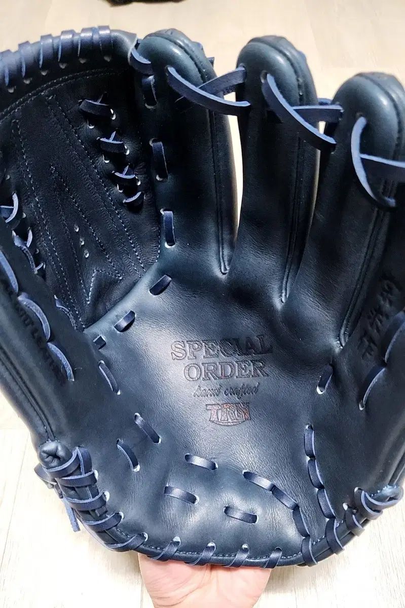 TRNグローブ ネイビー 選手用