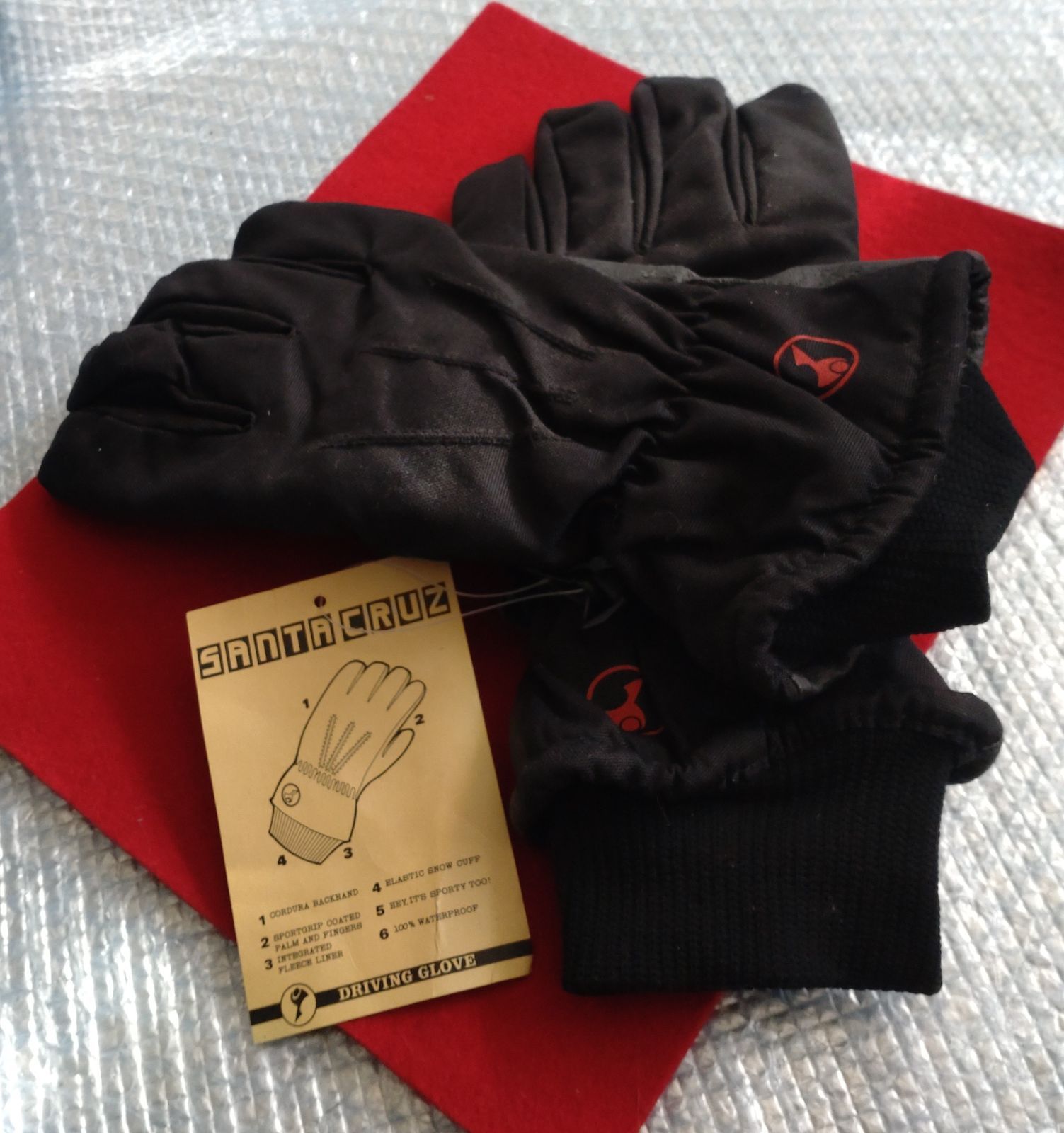 【得】サンタクルズ 大放出！＜税送料1180円込み＞インナー一体型グローブ 日本 Mサイズ　ブラック　SK8にも　ｚ