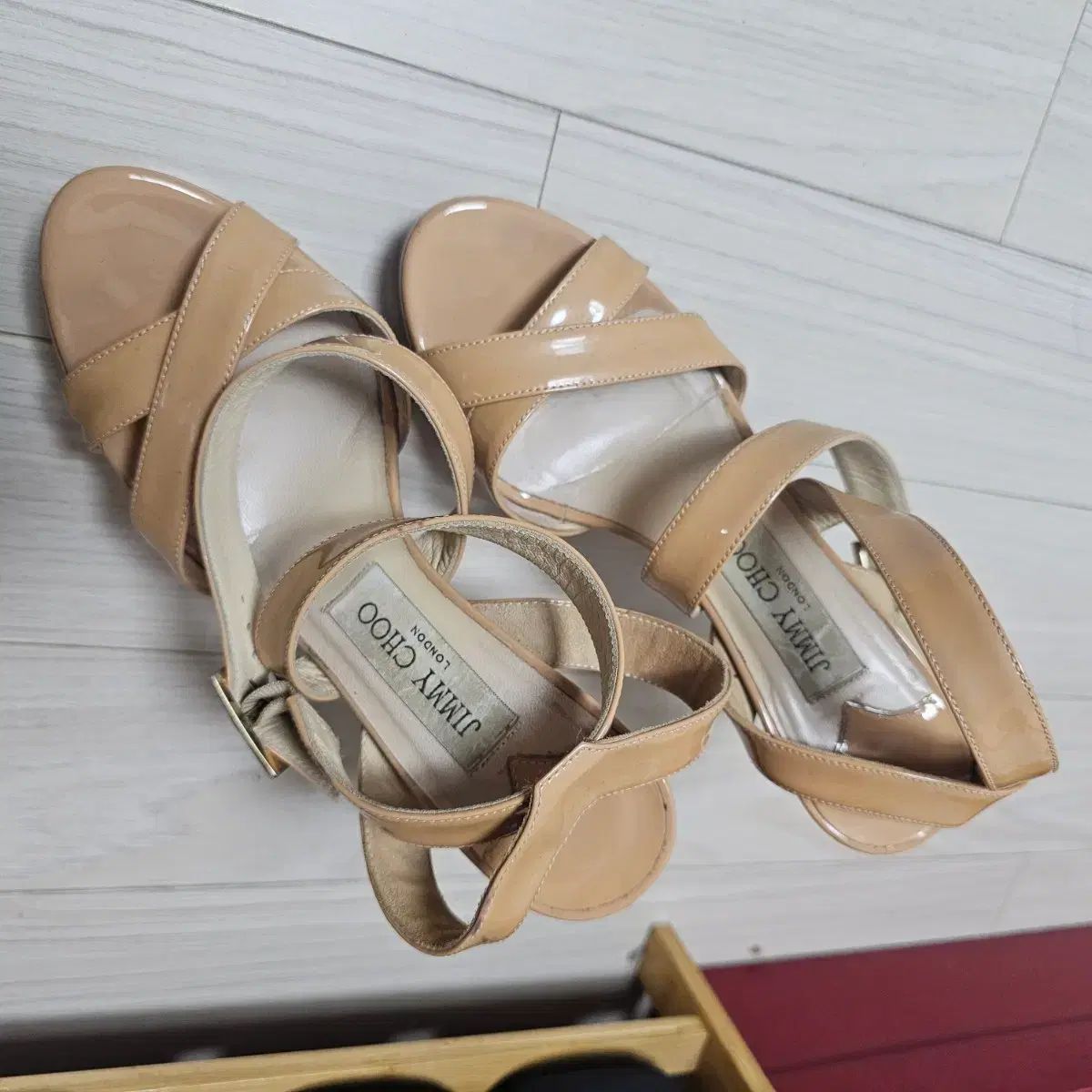 ジミーチュウ ベージュ色 サンダル ヒール