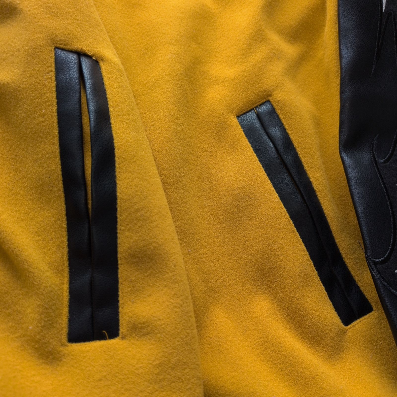 美品】A.T.C マリア刺繍 スタジャン スケボー 腕刺繍 Lサイズ イエロー