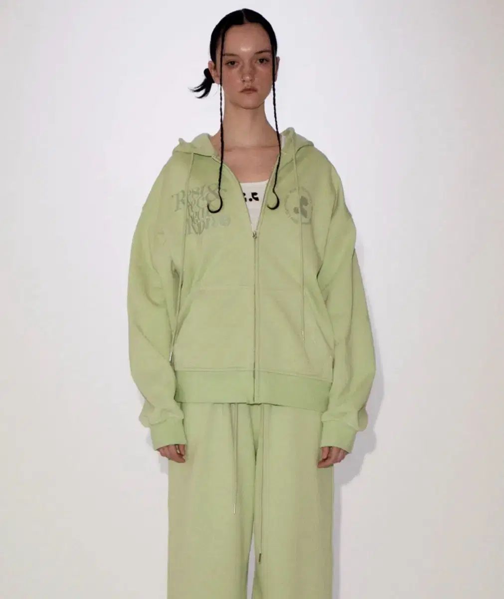 レストアンドレクリエーション ロゴ スティッチ ジップアップ フーディー 黄色と緑