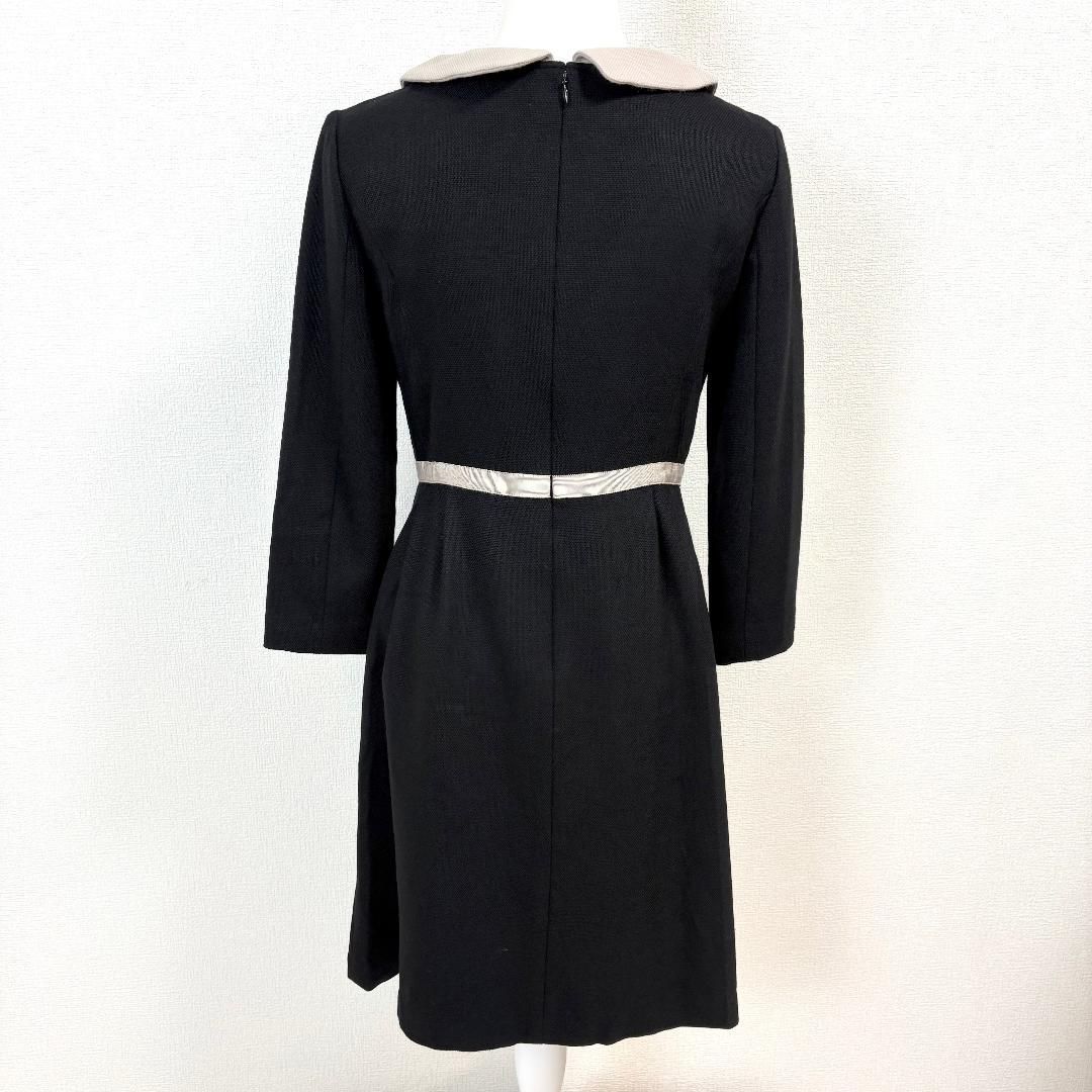 ベージュ ビジュー襟