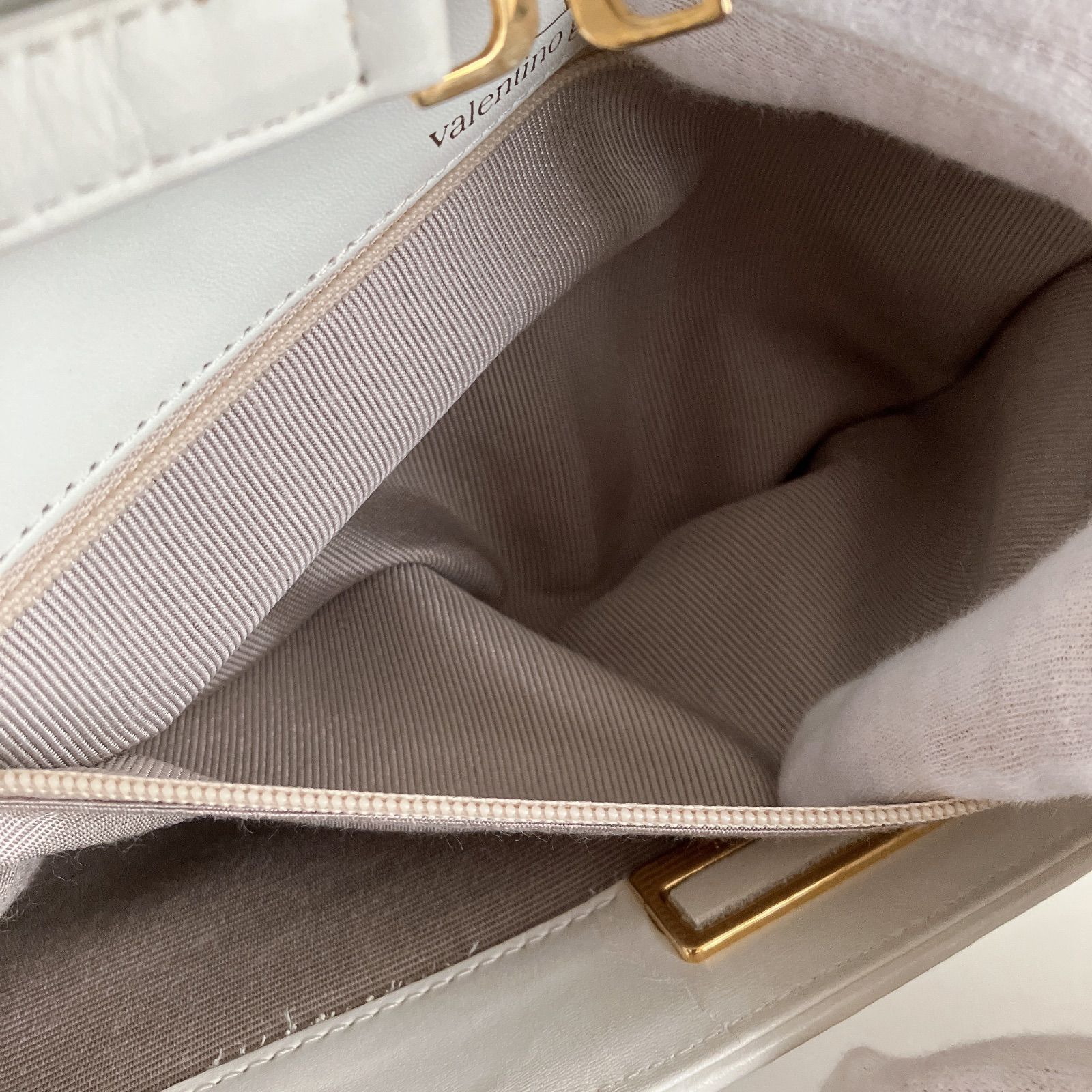 ホワイト（白）系 VALENTINO(ヴァレンティノ) ショルダーバッグ 
