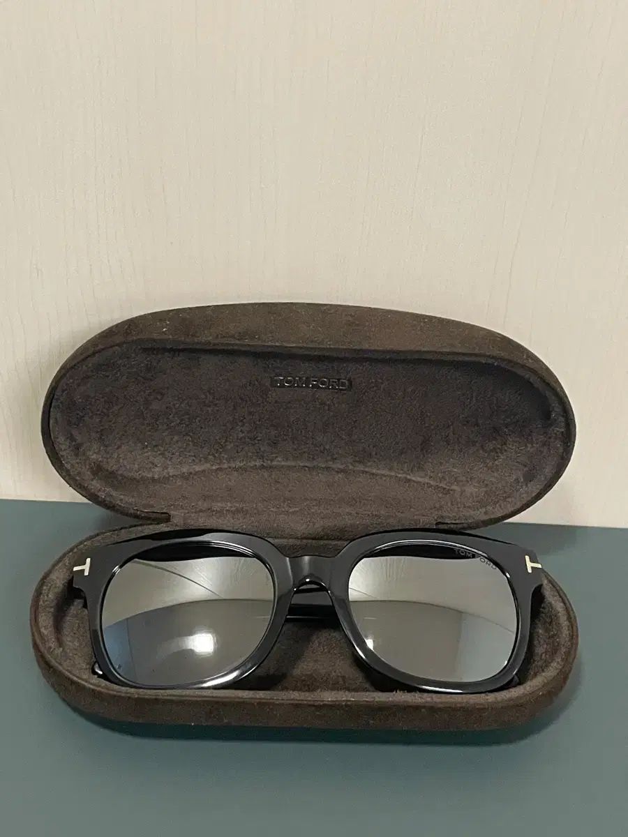 ブラック サングラス