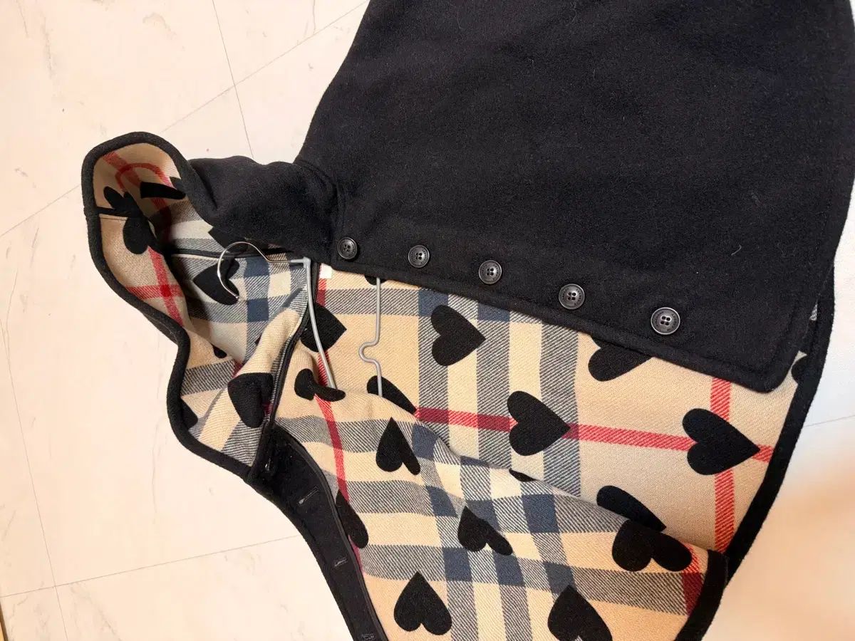 バーバリー キッズ フーデッドケープ ブラック 版 ポンチョ L