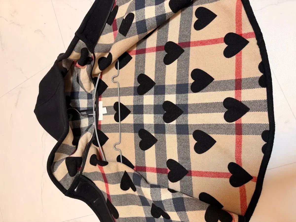  バーバリー キッズ フーデッドケープ ブラック 版 ポンチョ L カーディガン トップス