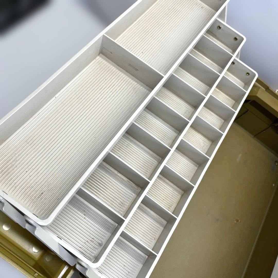 PLANO 8106 タックルボックス6段 両開き 1976～77年製 マスタード×ブラウン プラノ OLD オールドタックルボックス ヴィンテージタックルボックス 釣り フィッシング ルアーやワーム等の釣り具の収納や整理に【現状品】