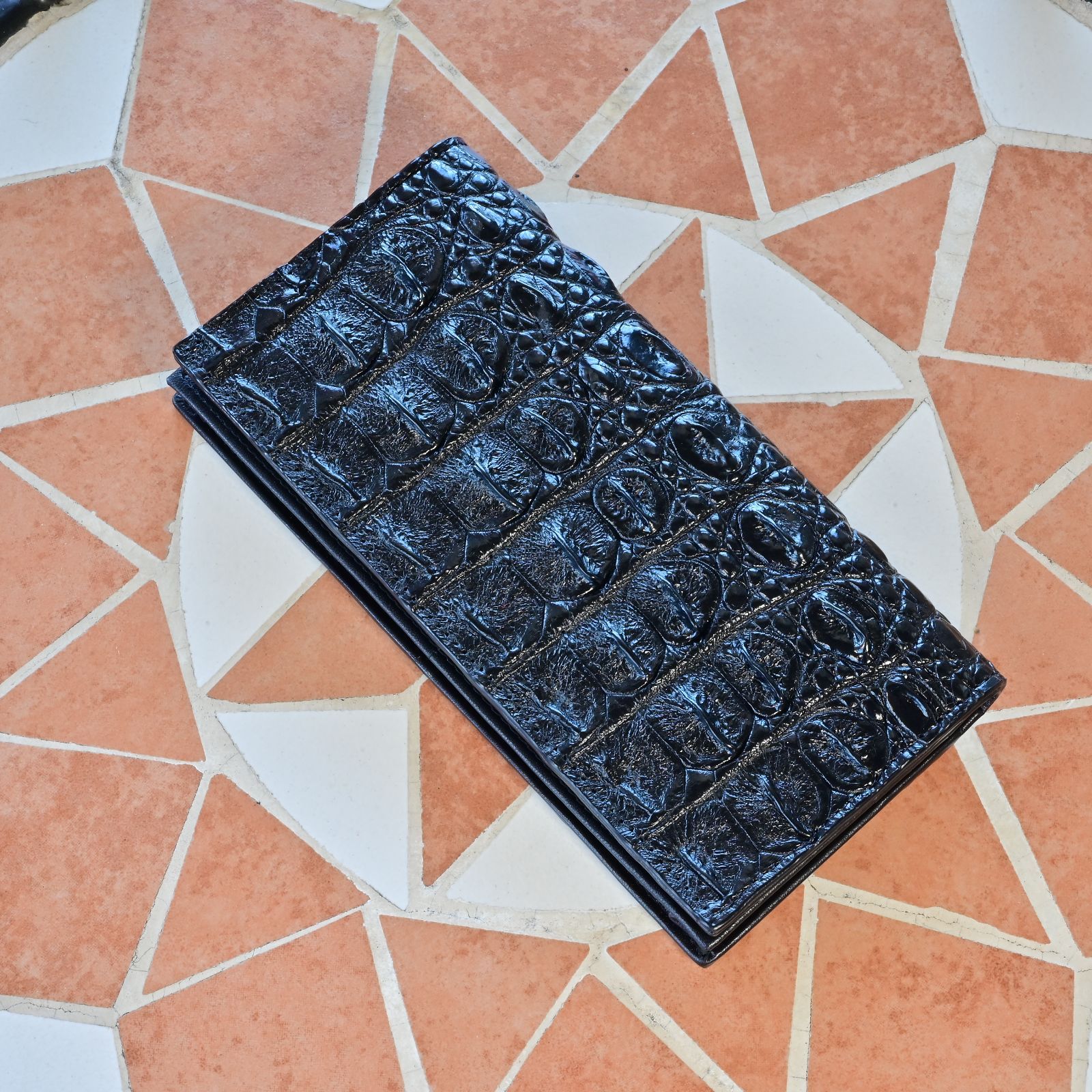 クロコダイルの黒が宿す財運と品格｜薄型シャイニングクロコダイル長財布