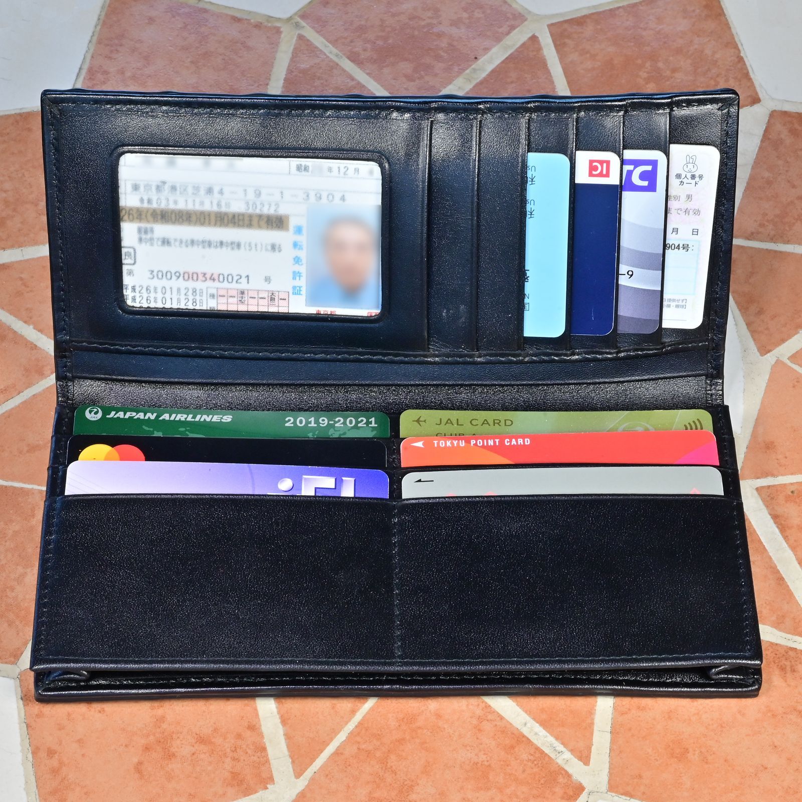 クロコダイルの黒が宿す財運と品格｜薄型シャイニングクロコダイル長財布