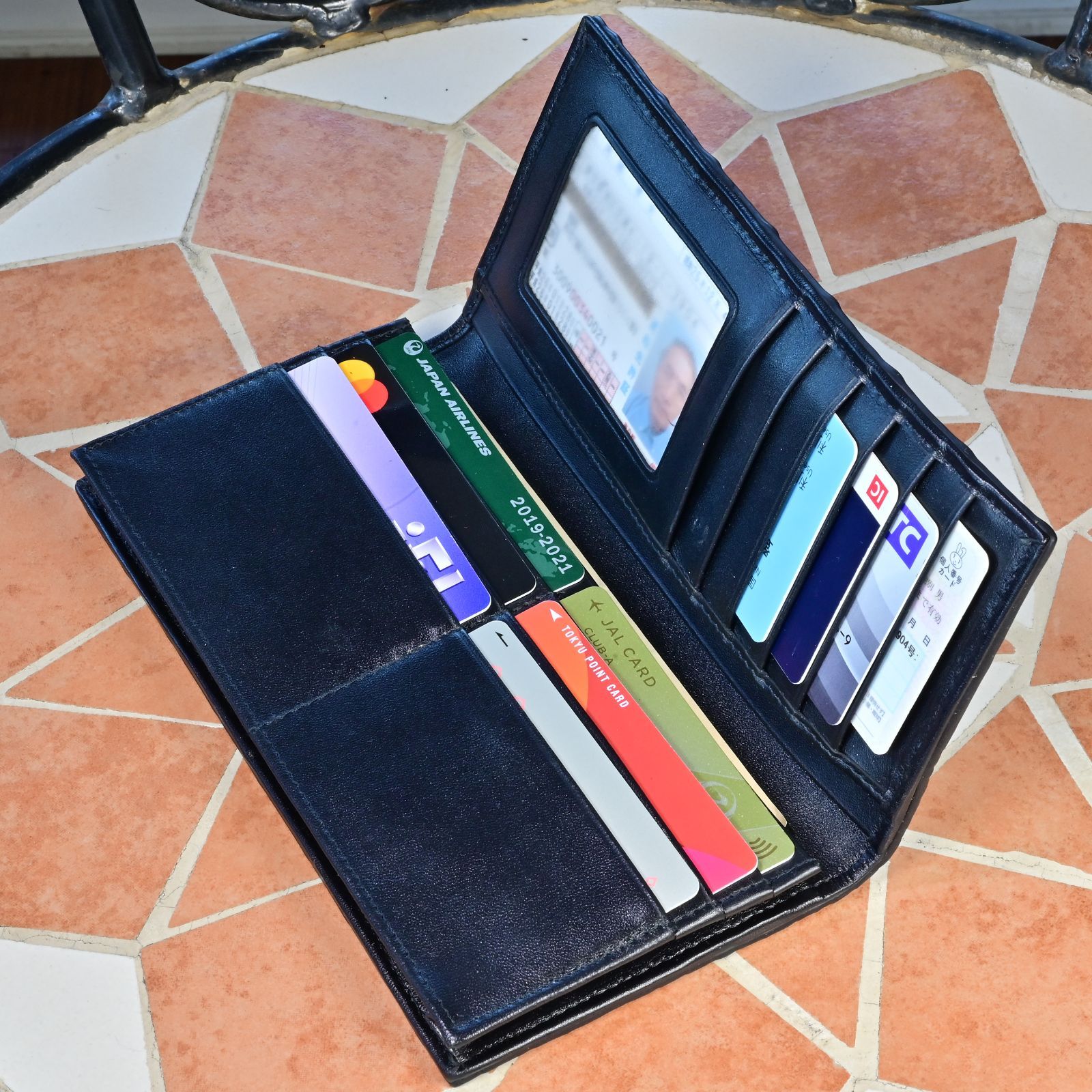 クロコダイルの黒が宿す財運と品格｜薄型シャイニングクロコダイル長財布