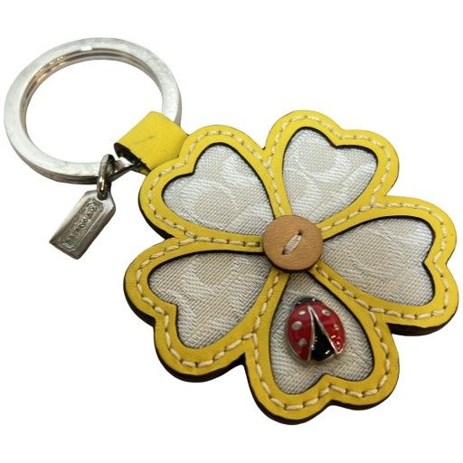 COACH コーチ キーリング チャーム キーホルダー シグネチャー てんとう虫 クローバー ホワイト イエロー 四つ葉