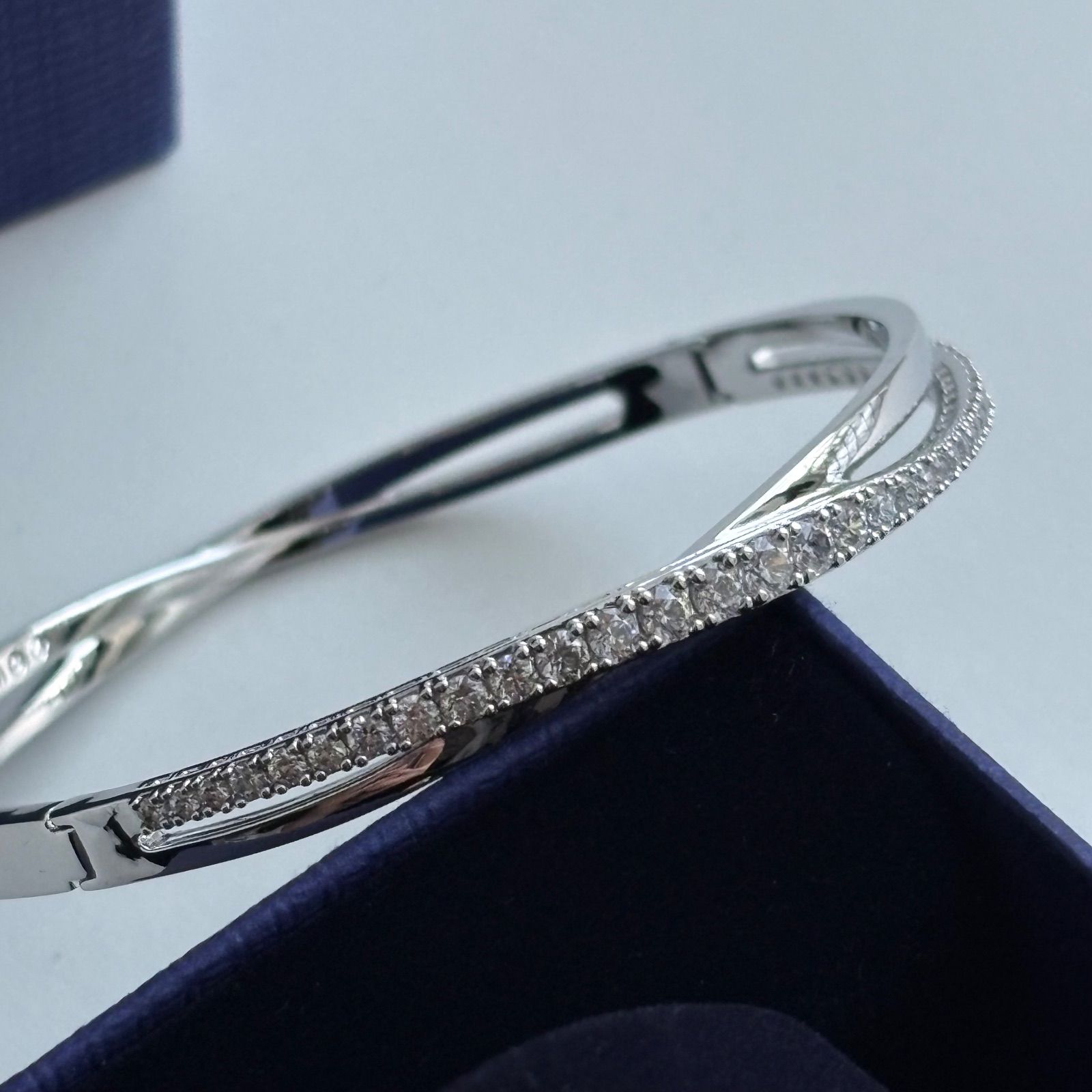 極美品》SWAROVSKI スワロフスキー Twist Rows ブレスレット バングル