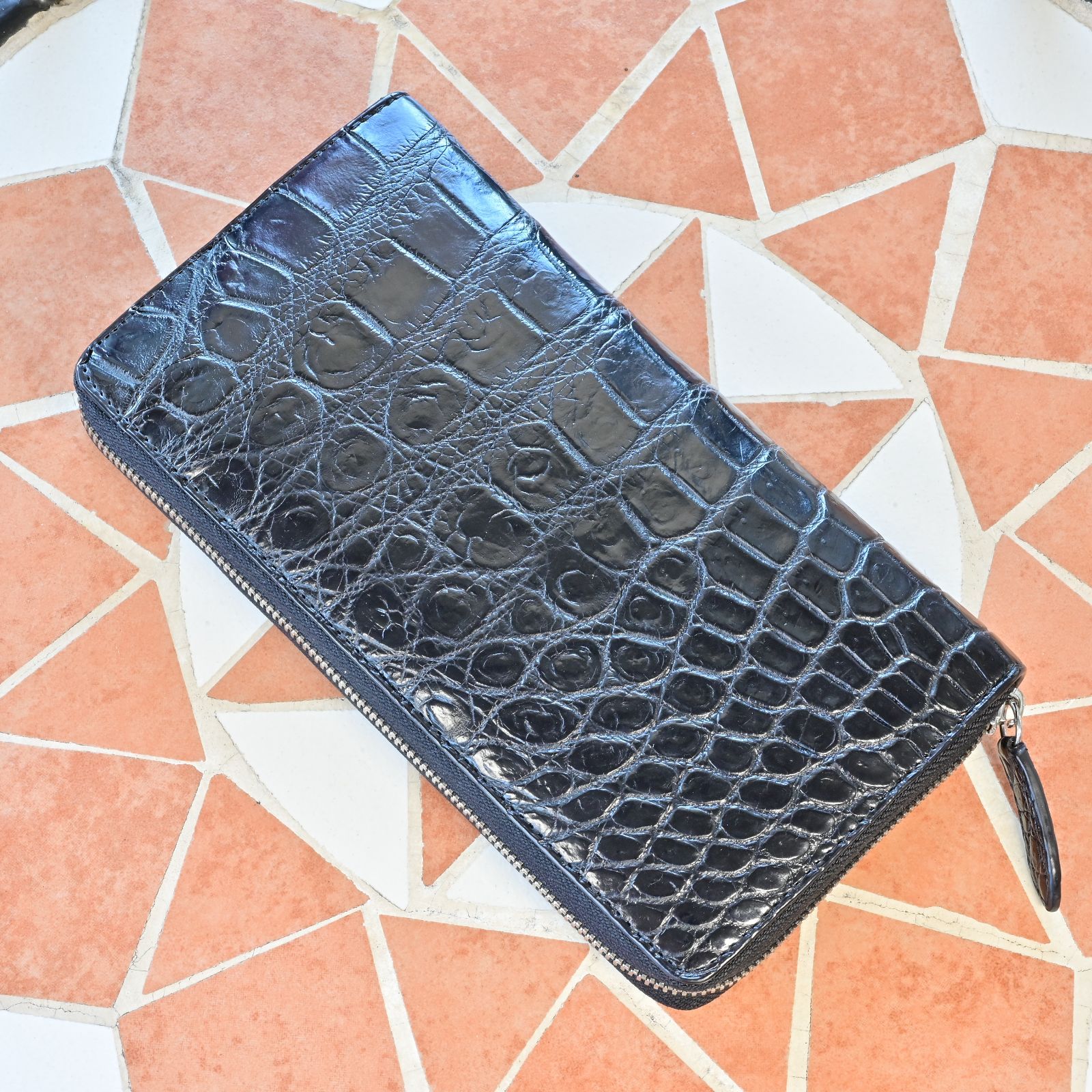 クロコダイル腹革ラウンドファスナー長財布 大容量設計