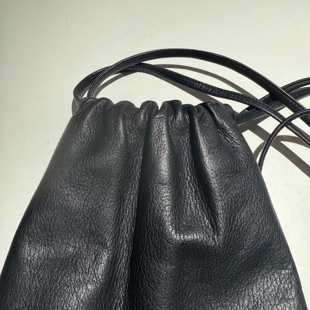 URU ウル LEATHER POUCH レザーポーチ 巾着袋 ブラック【表参道A12 