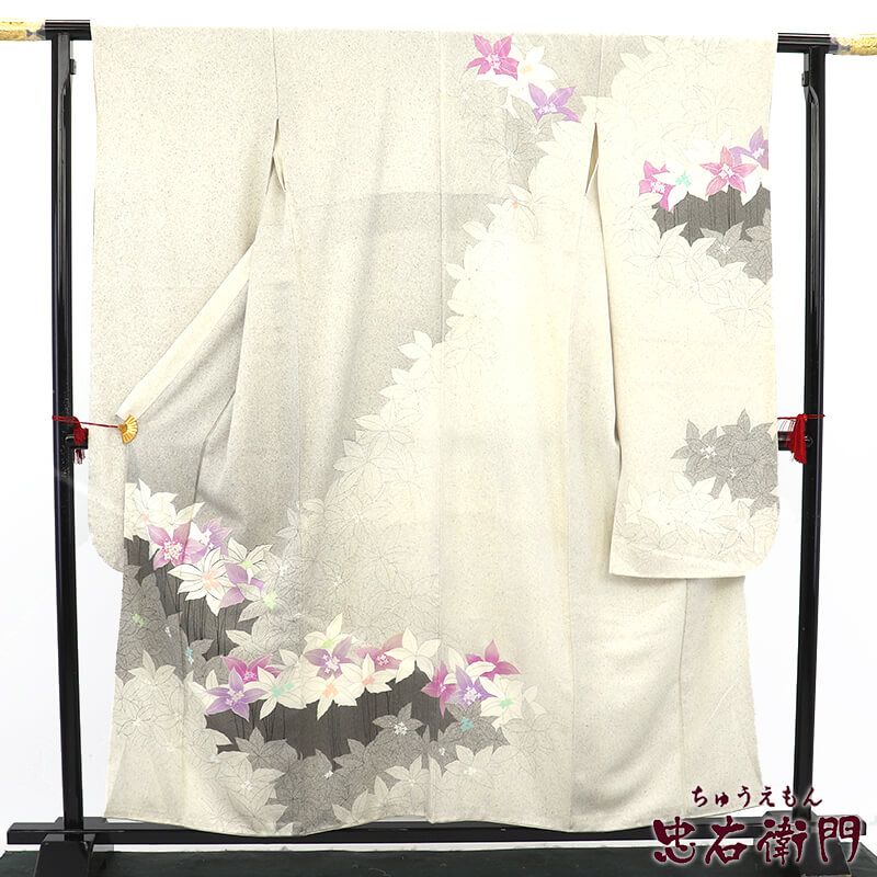 振袖 成人式 晴れ着 正絹 白 花柄 落款 モダン 身丈159.5 cm 裄丈66.5 Mサイズ相当