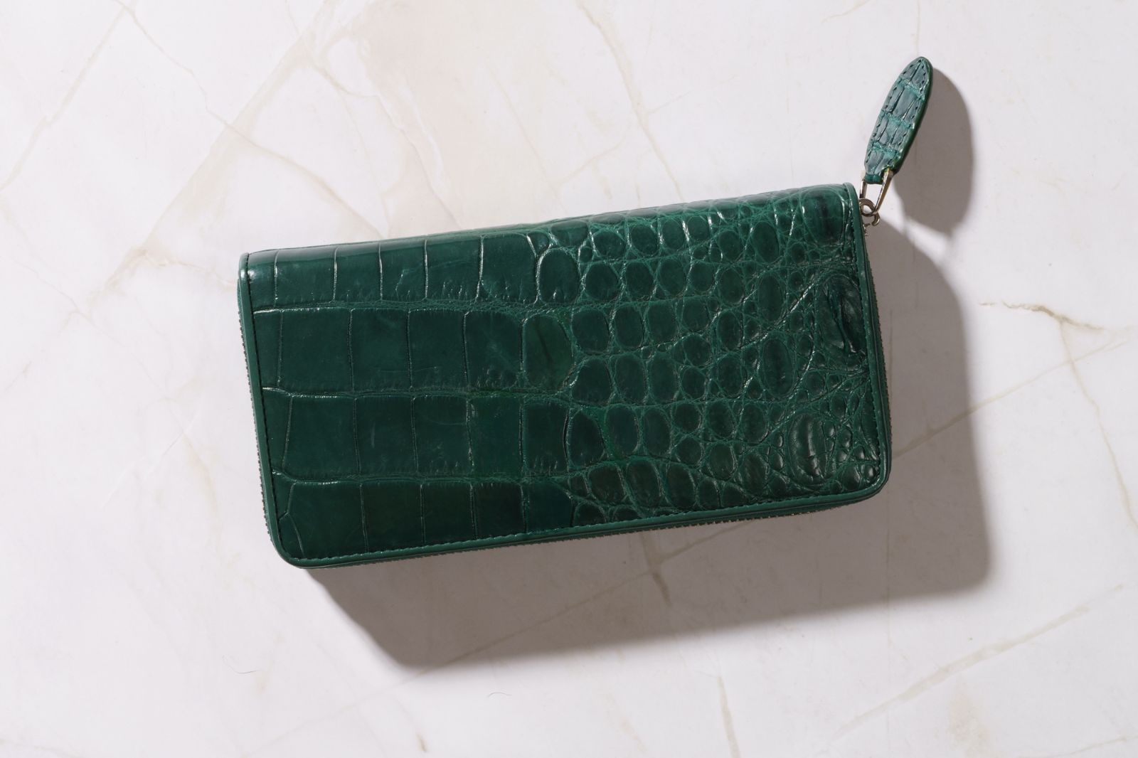 再生と循環を纏う翠緑 腹革クロコダイルで仕立てたラグジュアリー