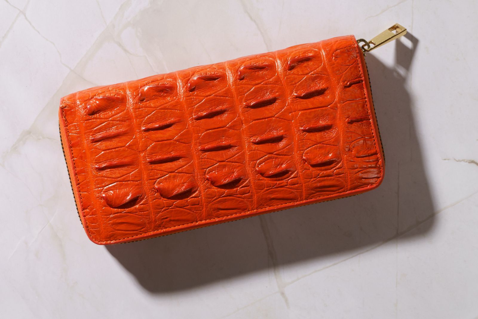 財を呼び覚ます鮮烈な橙｜