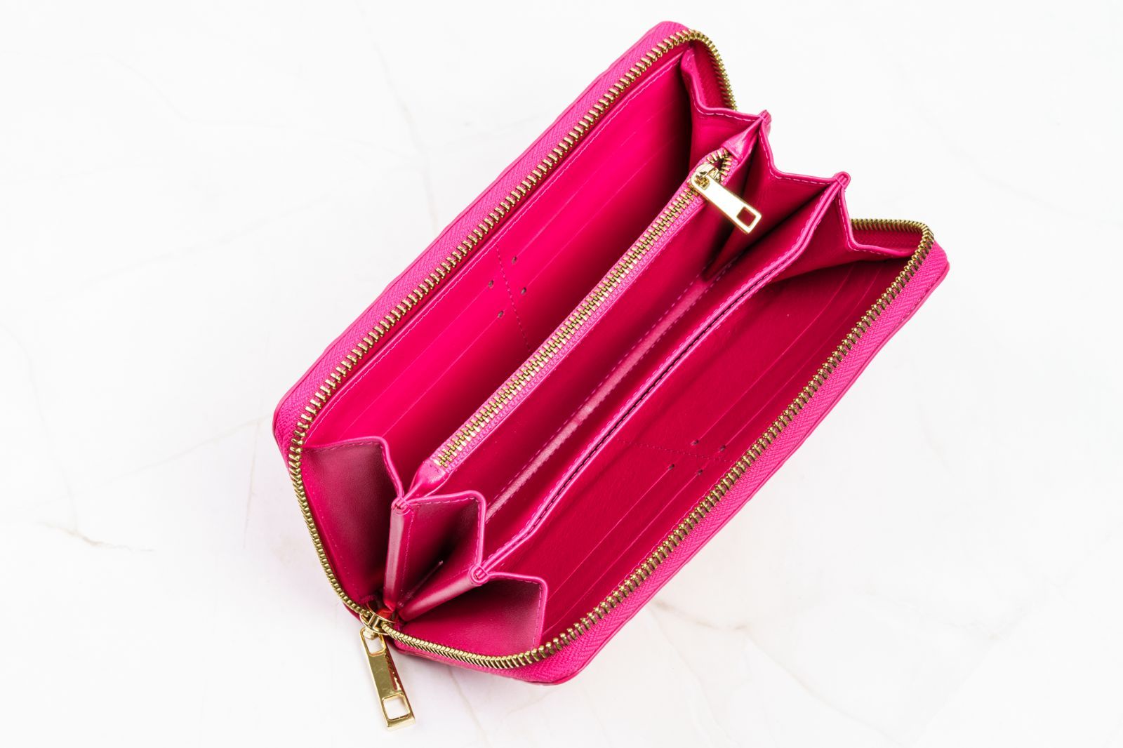 艶めく幸運を纏うフーシャピンク｜シャイニングクロコダイル一枚革ラウンド長財布