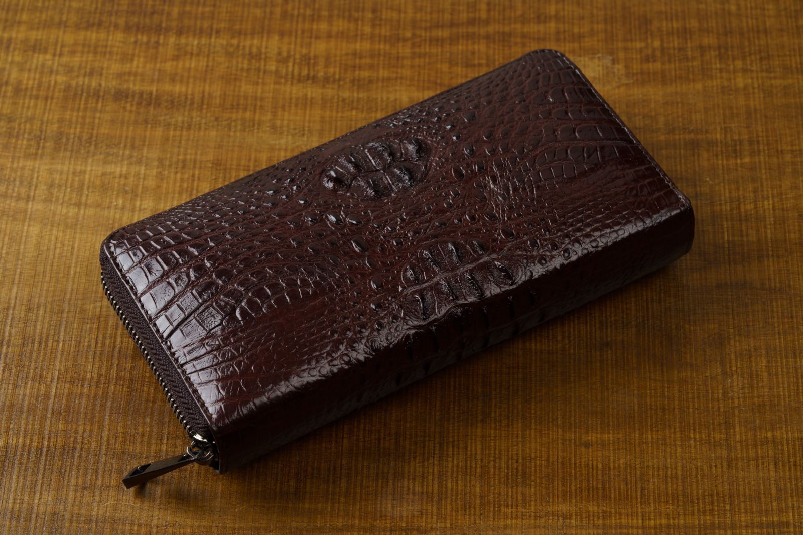 富と品格を手元に宿す クラウン背革ブラウン シャイニングクロコダイル長財布