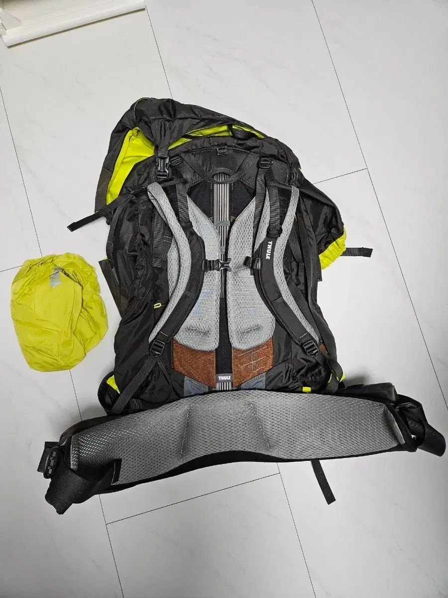 THULE スーリー ガイドポスト 85 L メンズ バックパッキングリュック