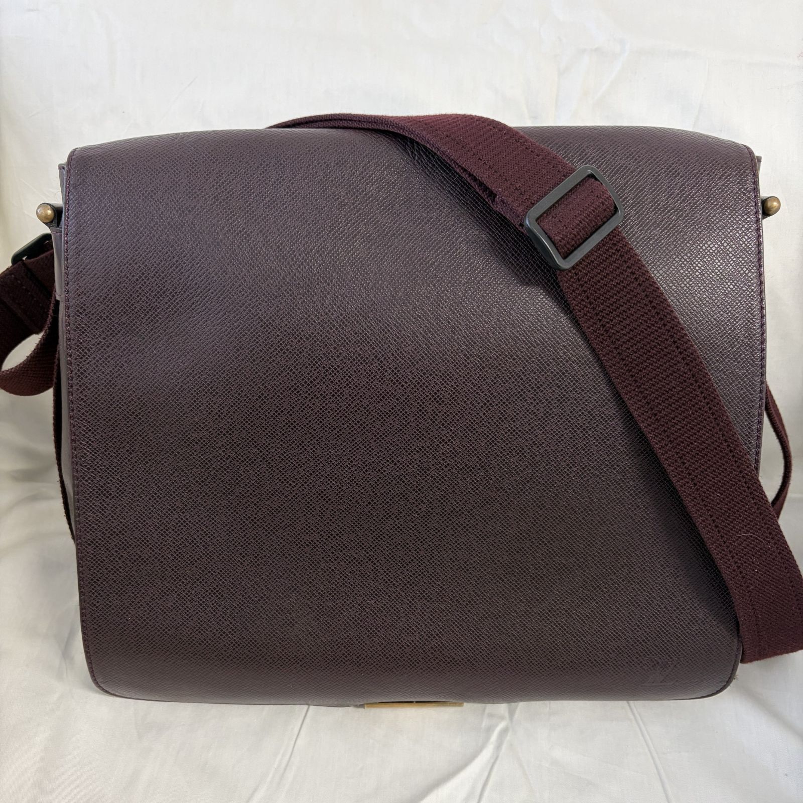 希少】 ルイヴィトン タイガ ショルダーバッグ メッセンジャー 斜め