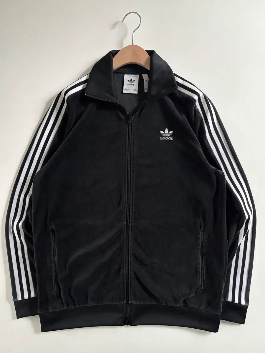 adidas アディダス 黒ツアーベルベット コージートラックジャージ