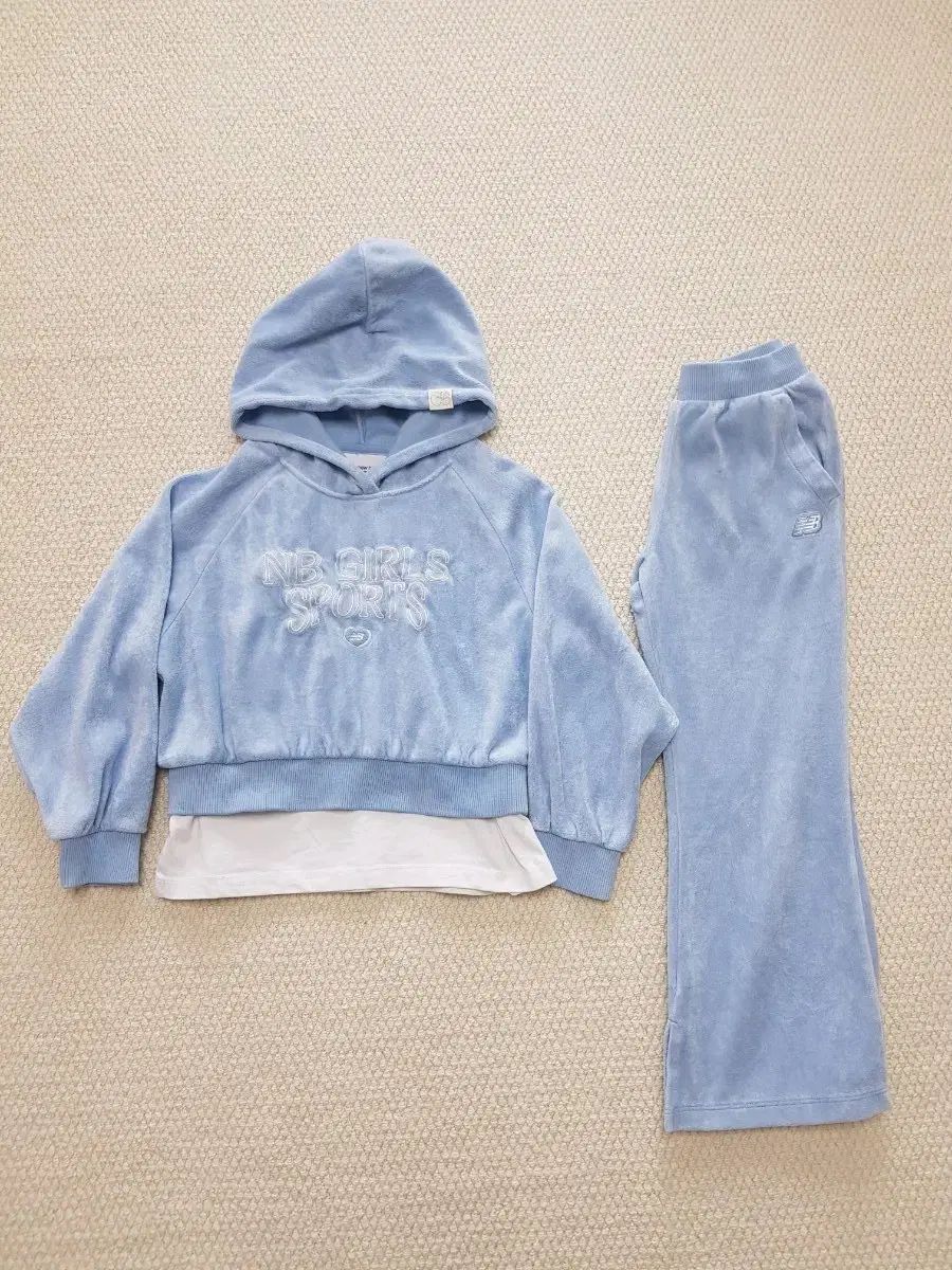 ニュー ンスキッズ ツアーベルベット 上下セット 130