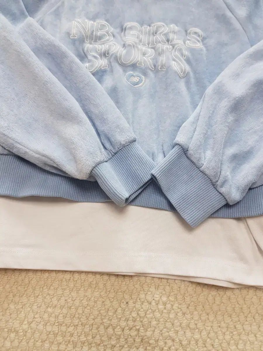  ニュー ンスキッズ ツアーベルベット 上下セット 130 その他 キッズ服(100cm~)