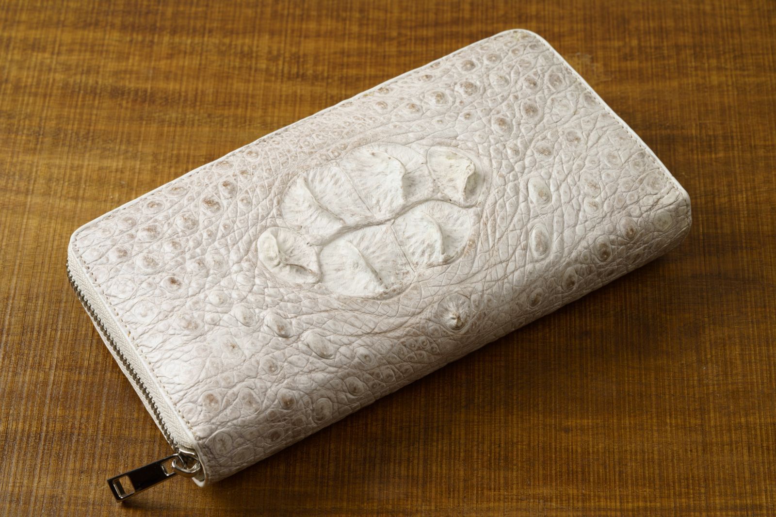 浄化と富を纏う 特別な存在感｜ヒマラヤクロコ クラウン一枚革ラウンド長財布